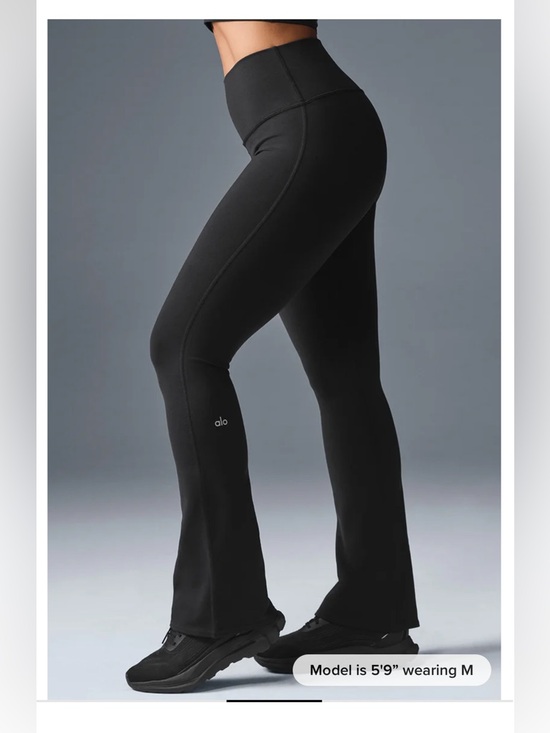 ALO Yoga Pants - Alo High-Rise Flare Leggings in Black